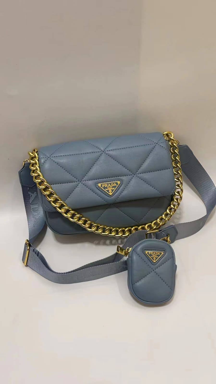 Prada
95 dhs🇦🇪🇦🇪

High quality
24cm

Zain26
♥️♥️♥️