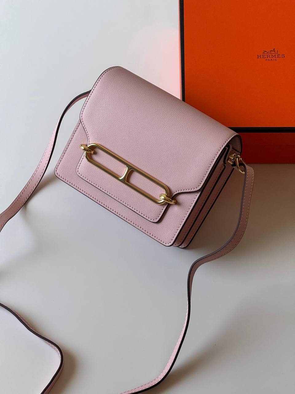 Hermes
Roulis 17cm💥Master quality ✅with box📦
🎁🎁🎁

340 dhs💓

Zain51
♥️♥️♥️