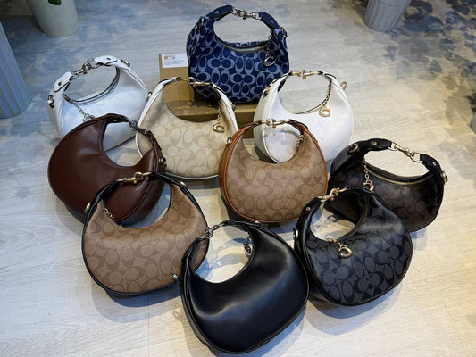 Coach Jonie bag 

20cm
95 dhs💓 

with BOX
🎁🎁🎁

Zain44
♥️♥️♥️