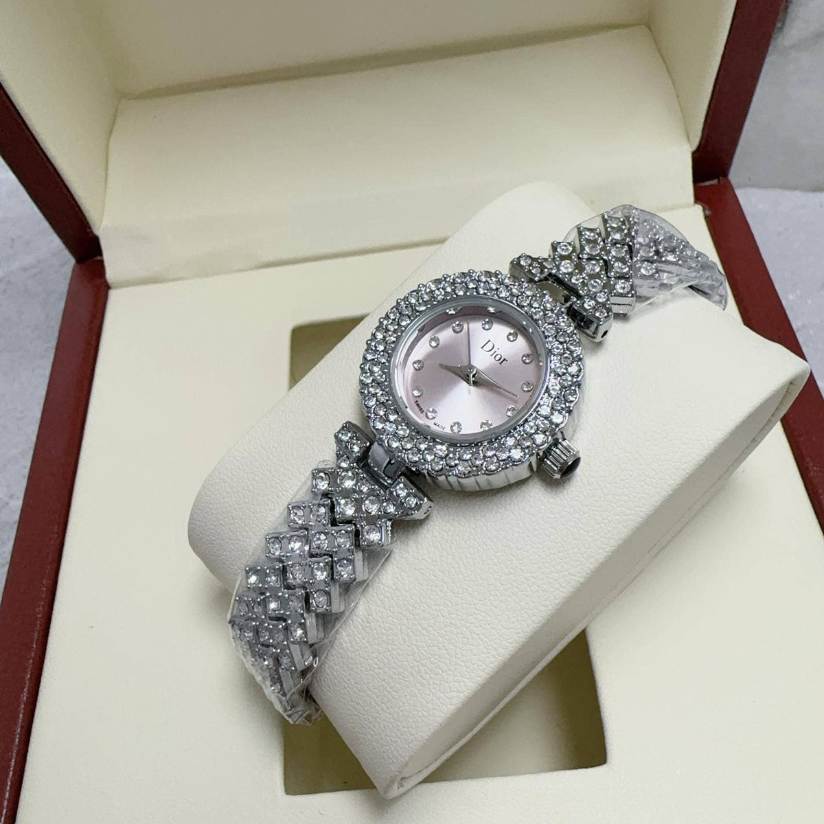Aigner
Dior
Chanel
Piaget
Bvlgari
Gucci

55 dhs

Zain45
♥️♥️♥️
