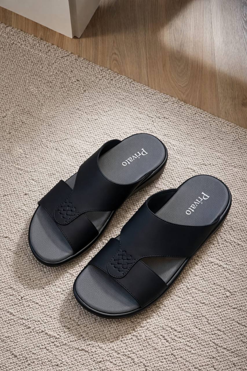 slippers for men good quality  with box and paper bag size available (40to46) 6to12) 
180 dhs❣️

Zain59
♥️♥️♥️