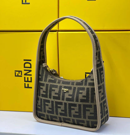 Fendi 

90 dhs🗽
with box
🎁🎁🎁

Zain175
♥️♥️♥️