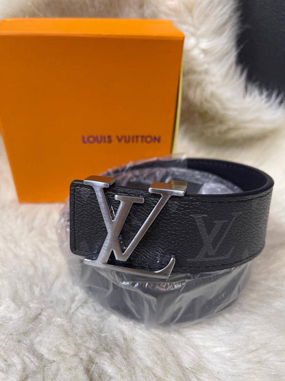 Belt for men
Wide：4.0cm
Size：115/120/125cm
With box 
30 dhs🇦🇪🇦🇪

Zain50
♥️♥️♥️