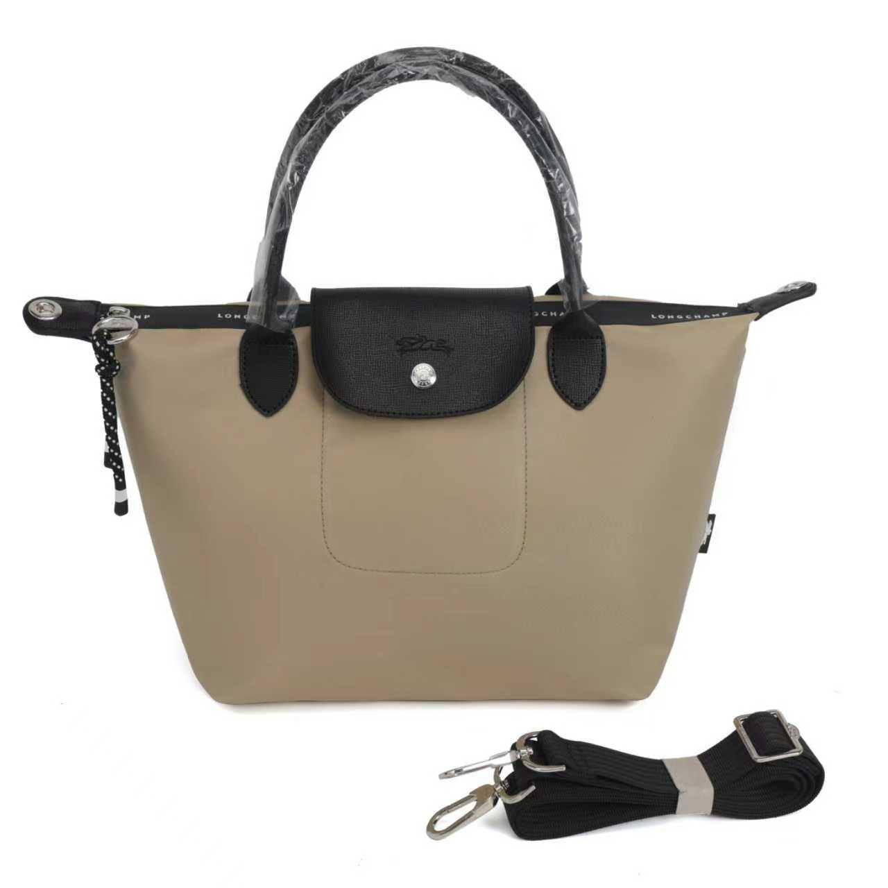 LONG CHAMP 
GOOD QUALITY 
60 dhs🌺

Zain40
♥️♥️♥️