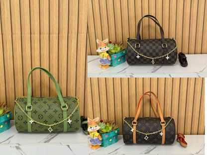 LV
Size  25×13×12.5cm
100 dhs🇦🇪🇦🇪

Zain04
♥️♥️♥️