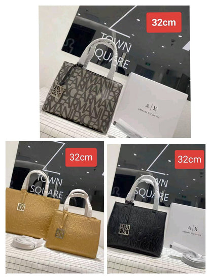 Loewe - Hermes
110 dhs✅
25cm hermes
32cm Armani

Zain26
♥️♥️♥️