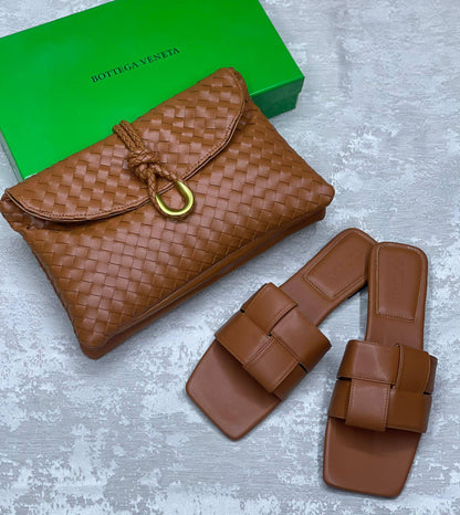 Bottega
Bag&shoes.   Set. 

150 dhs🗽
Size 36 to 41

Zain175
♥️♥️♥️