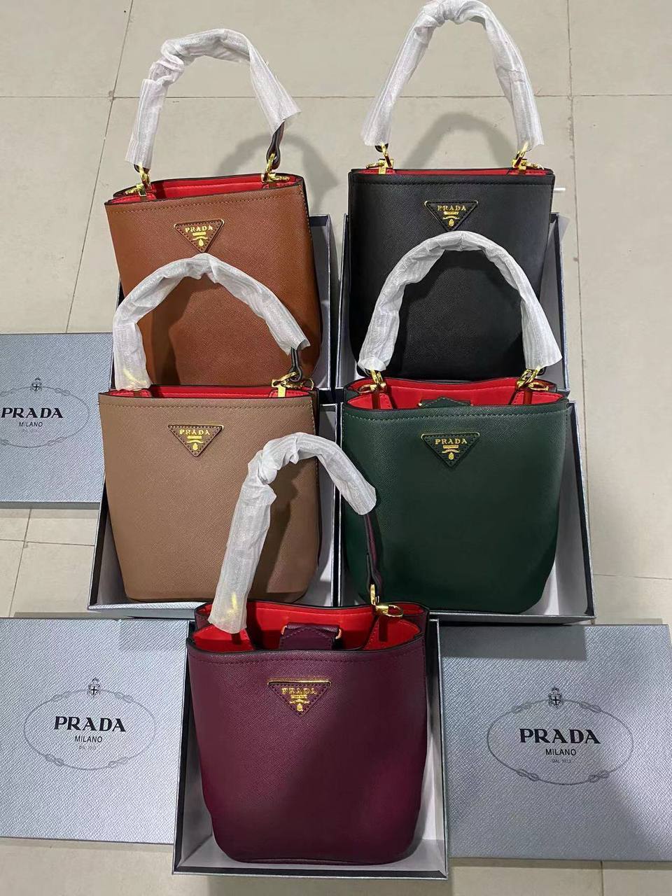 PARADA 

95 dhs❣️

with box
🎁🎁🎁

Zain90
♥️♥️♥️