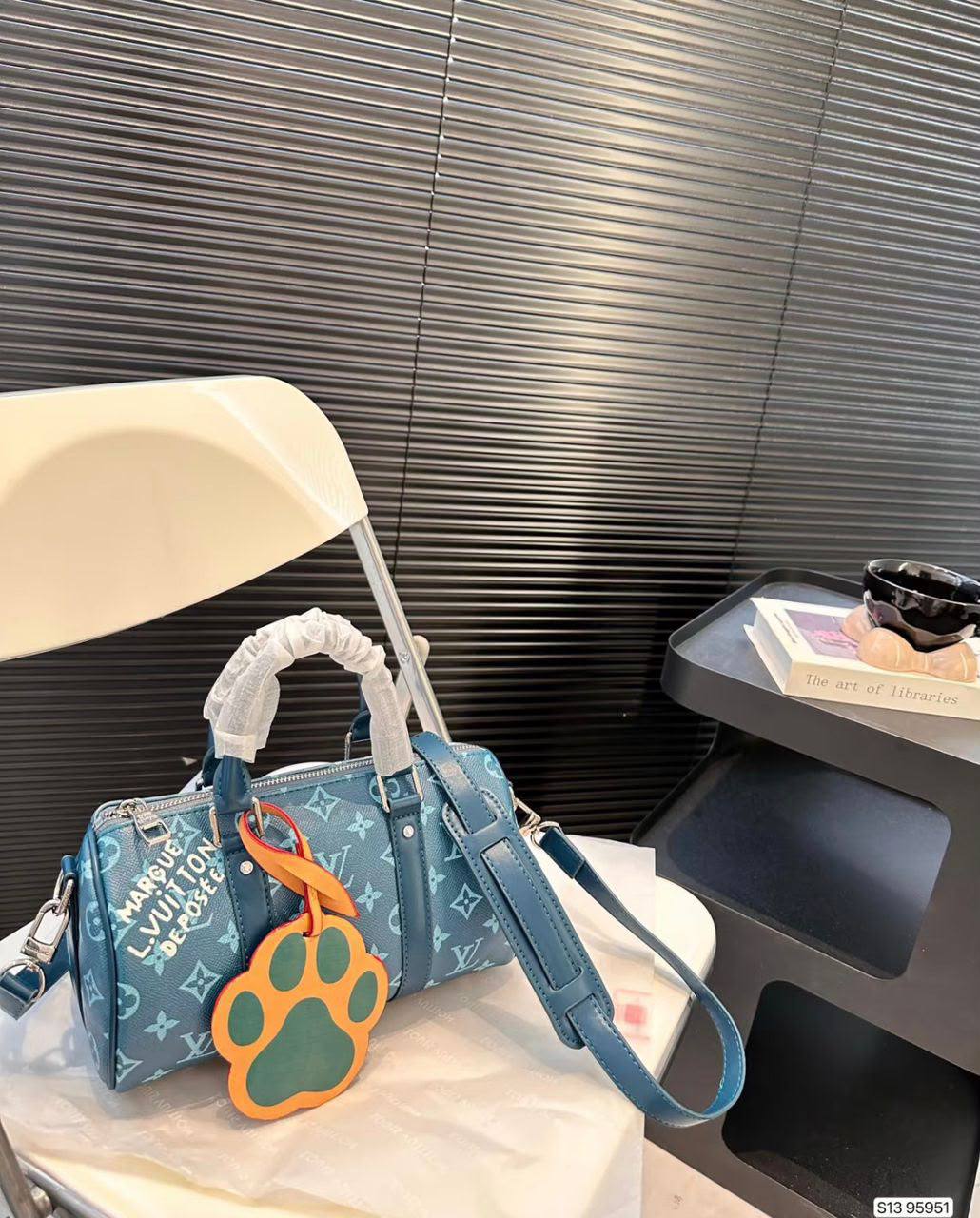 Mixed brands bags

100 dhs🇦🇪🇦🇪

With the box

Zain35
♥️♥️♥️