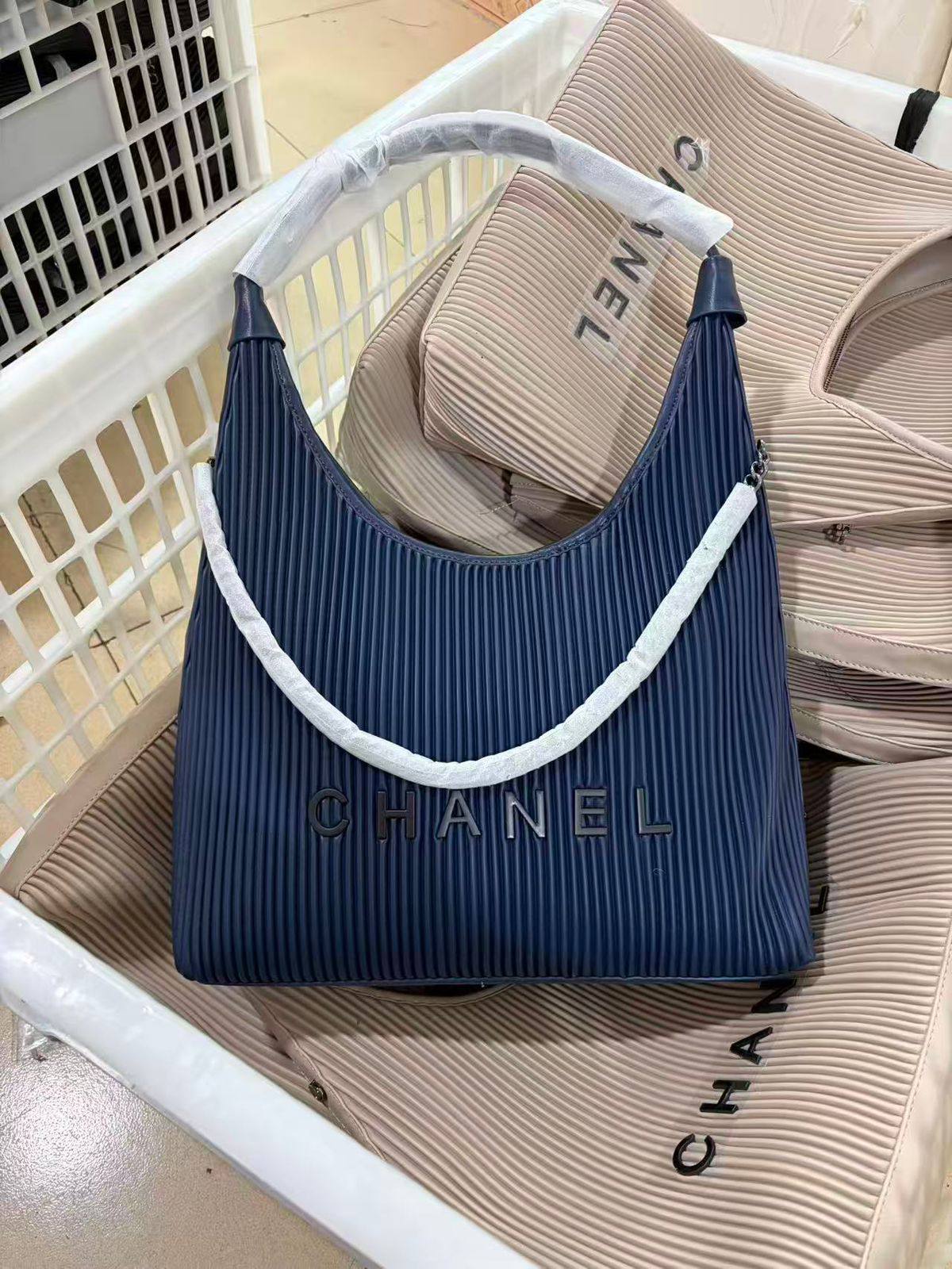 Chanel
110 dhs✅

Zain143
♥️♥️♥️