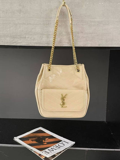 YSL
25cm 100 dhs✅
29CM 110 dhs✅

Zain143
♥️♥️♥️