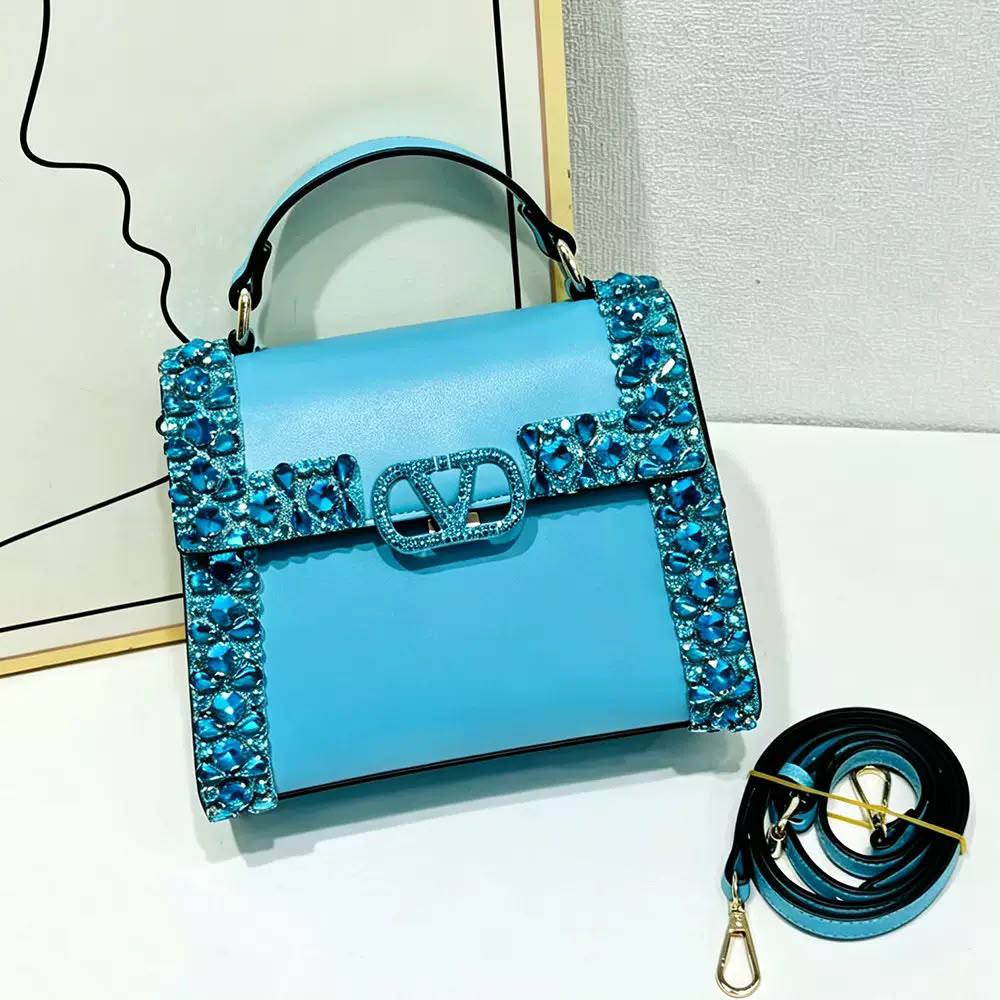 VALENTINO 

COPY ONE 
NEW CAME 

WITH BOX 
175 dhs🇦🇪🇦🇪

Zain39
Zain295
♥️♥️♥️