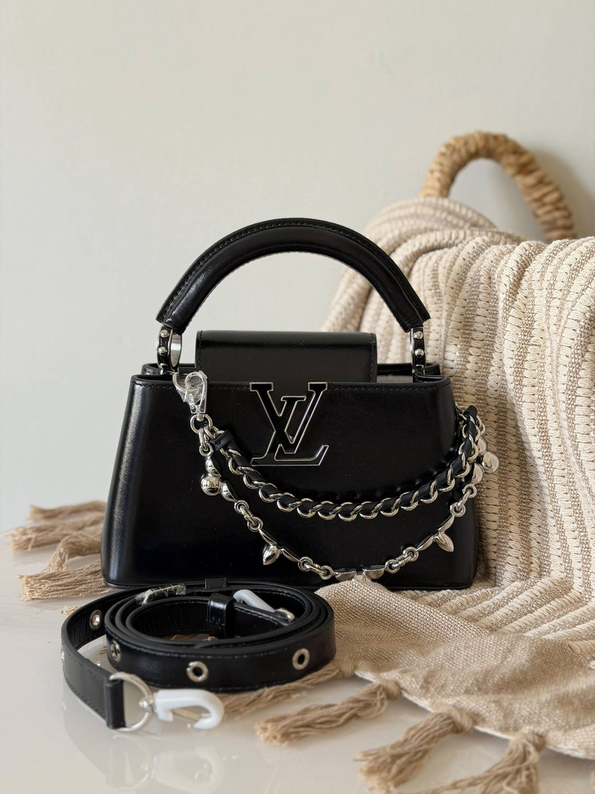 Lv capucines
Size:21 cm 
Super master quality aaa

For Price 👇 WhatsApp✅
0568585901 
0507557372
0552275751 Owner Zain 👌

Zain315
♥️♥️♥️