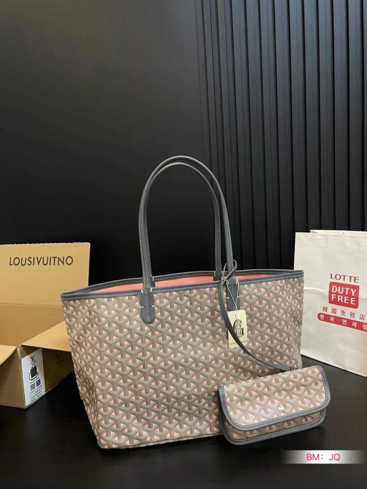 Goyard
Small     75 dhs✅
Medium 80 dhs✅
Large      85 dhs✅

Zain42
♥️♥️♥️