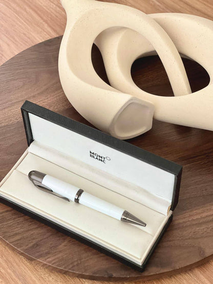 MONTBLANC
PEN 
*SUPER MASTER QUALITY ❗*
450 dhs✅

Zain267
♥️♥️♥️