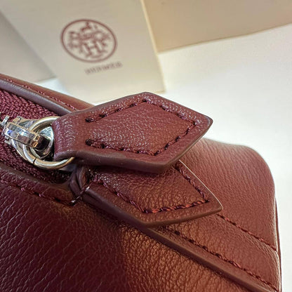 HERMES 

NEW CAME GOOD QUALITY *
WITH BOX
🎁🎁🎁

100 dhs🪙🌨️

Zain39
♥️♥️♥️