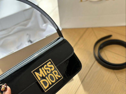Miss dior

With box 
70 dhs🇦🇪

Zain17
♥️♥️♥️