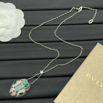 BVLGARI NECKLACE
65 DHS✅
WITH BOX AND PAPER BAG🎁🛍️

Zain89
♥️♥️♥️
