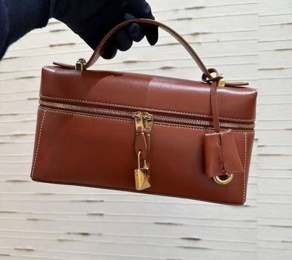 Loro Piana
90 dhs🇦🇪
SIZE：19cm
High-quality 

with box🎁🎁🎁

Zain35
♥️♥️♥️