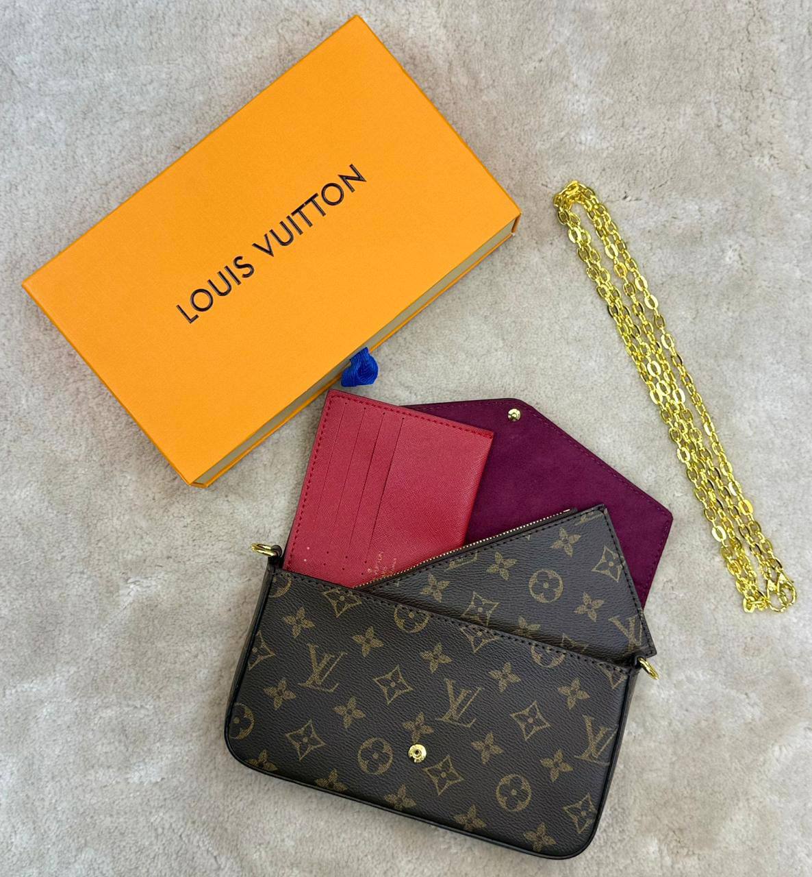LV 
GOOD QUALITY 💯
WITH BOX 📦 
🎁🎁🎁

GOLSSY 
75 dhs🪙💚

MATE FLOWER 
75 dhs🪙💚

Zain28
♥️♥️♥️