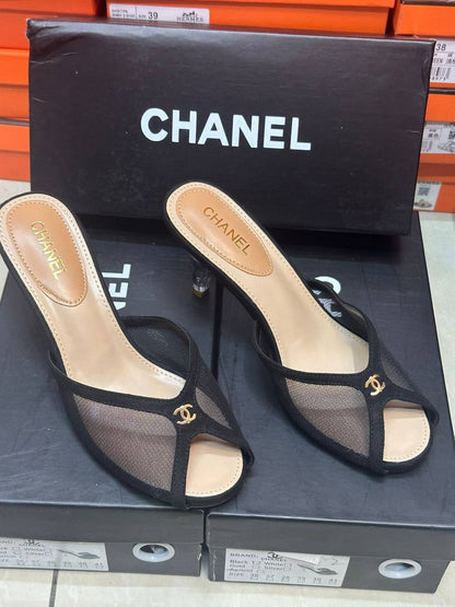 Chanel 

Size 36 to 41 

120 dhs🪙💕

Zain103
♥️♥️♥️