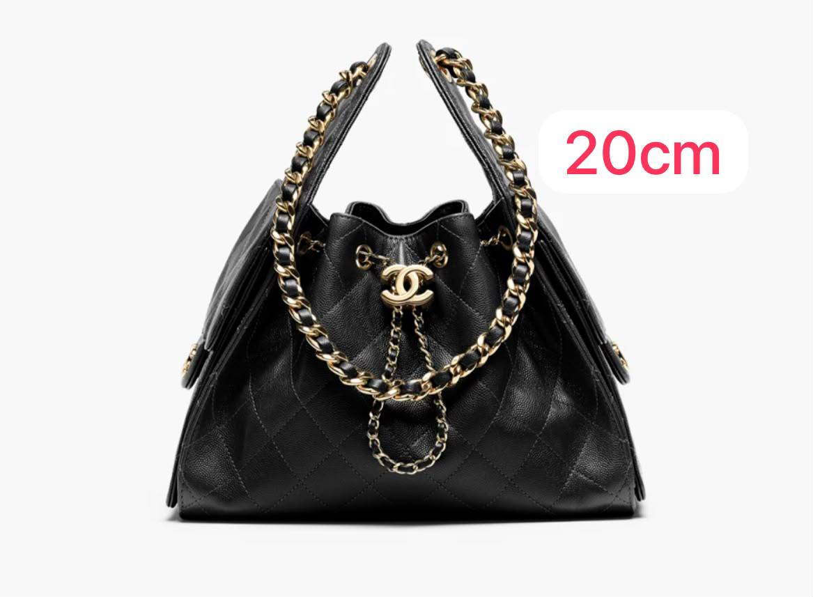 CHANEL 
20CM 
WITH BOX 
110 dhs🇦🇪🇦🇪

Zain168
♥️♥️♥️