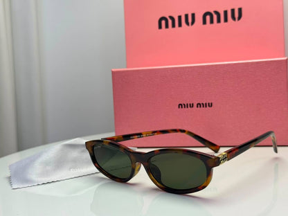 MIUMIU

65 dhs🇦🇪🇦🇪

Good quality 

Zain182
♥️♥️♥️