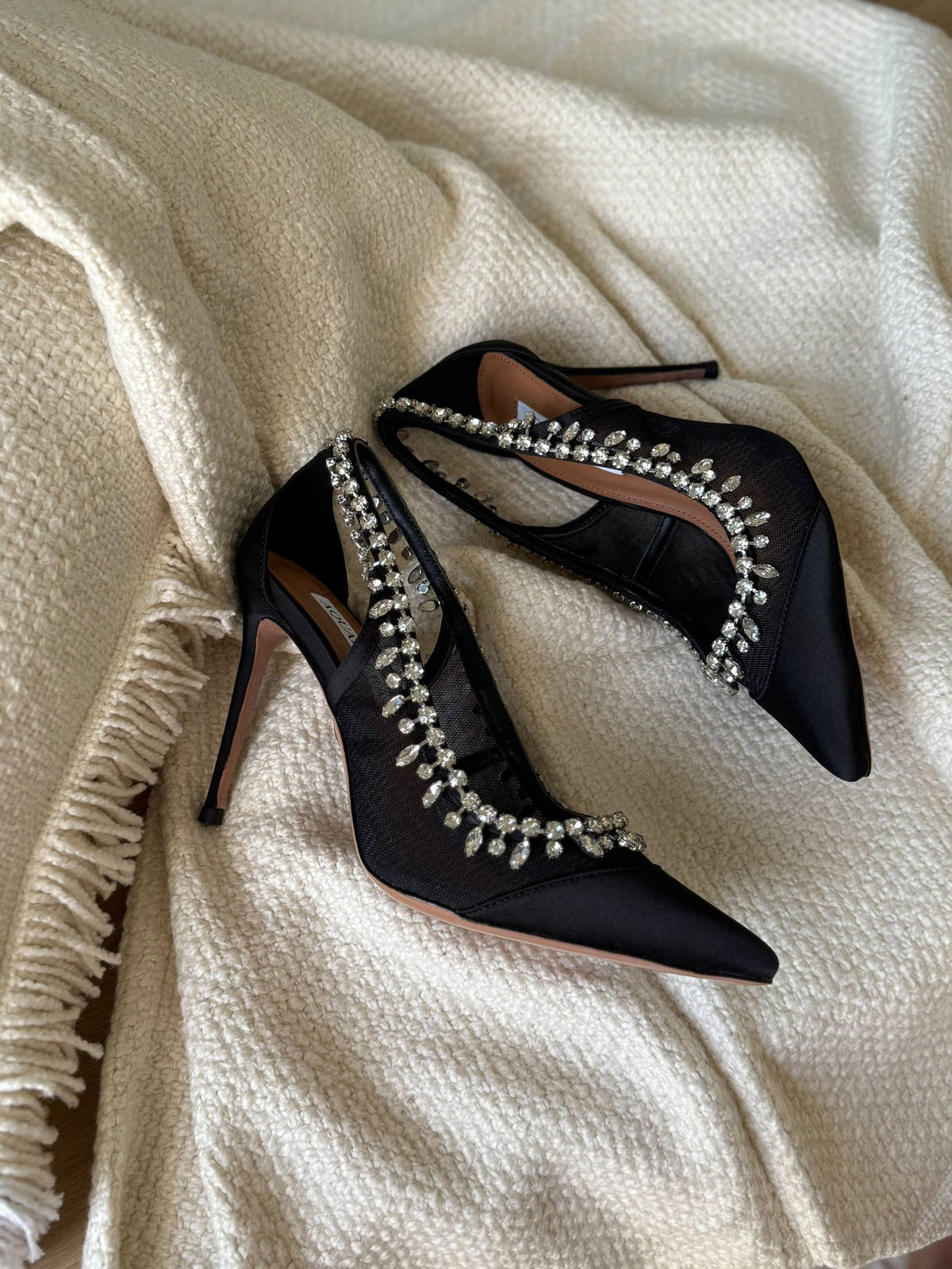 AQUAZZURA 

36 to 41

430 dhs🇦🇪🇦🇪🇦🇪

Zain288
♥️♥️♥️