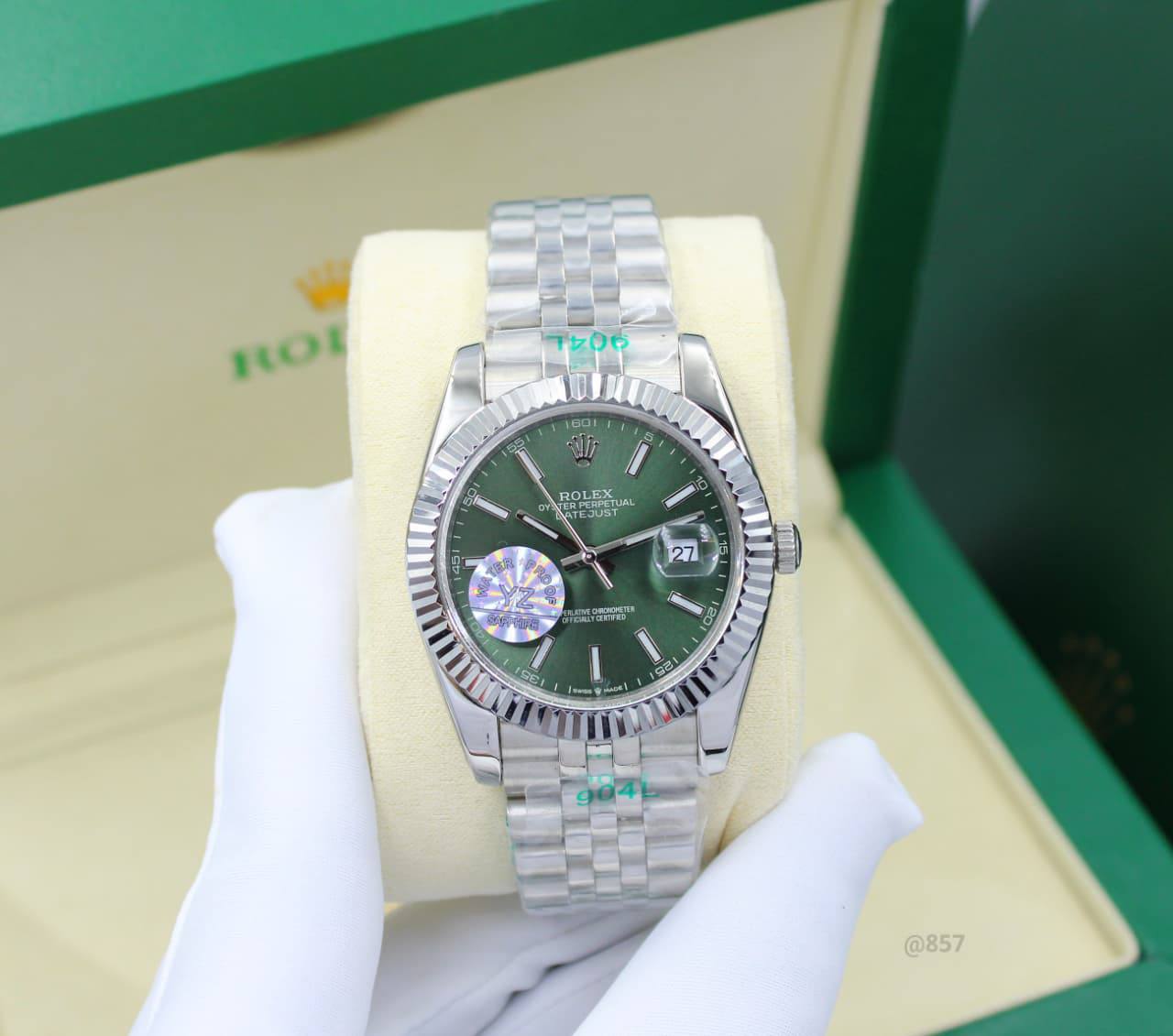 ROLEX  GOOD QUALITY AUTOMATIC 41MM

220 dhs🪙

Zain58
♥️♥️♥️