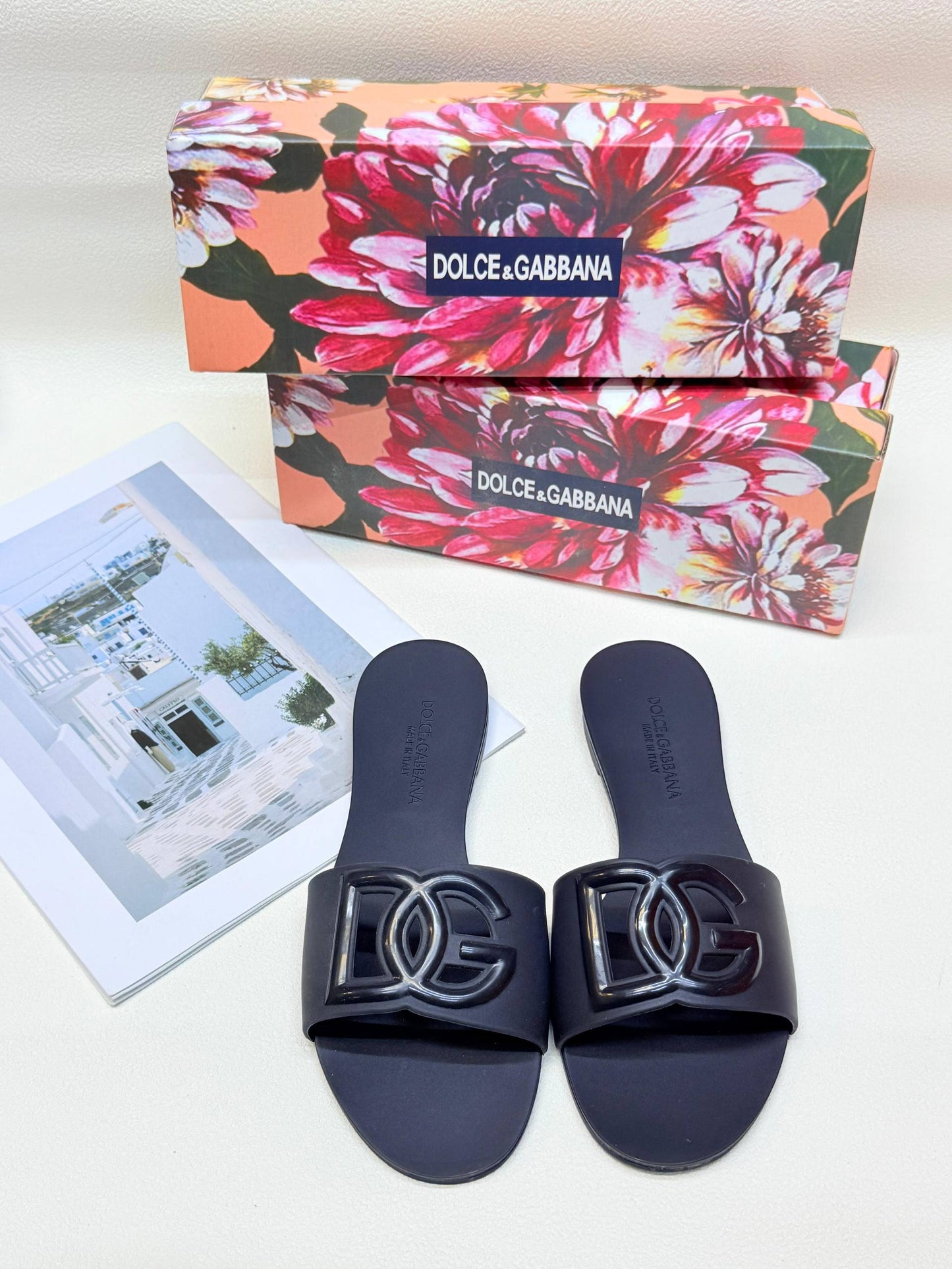 D&G
Size 36to41
60 dhs🪙🌨️

Zain236
♥️♥️♥️