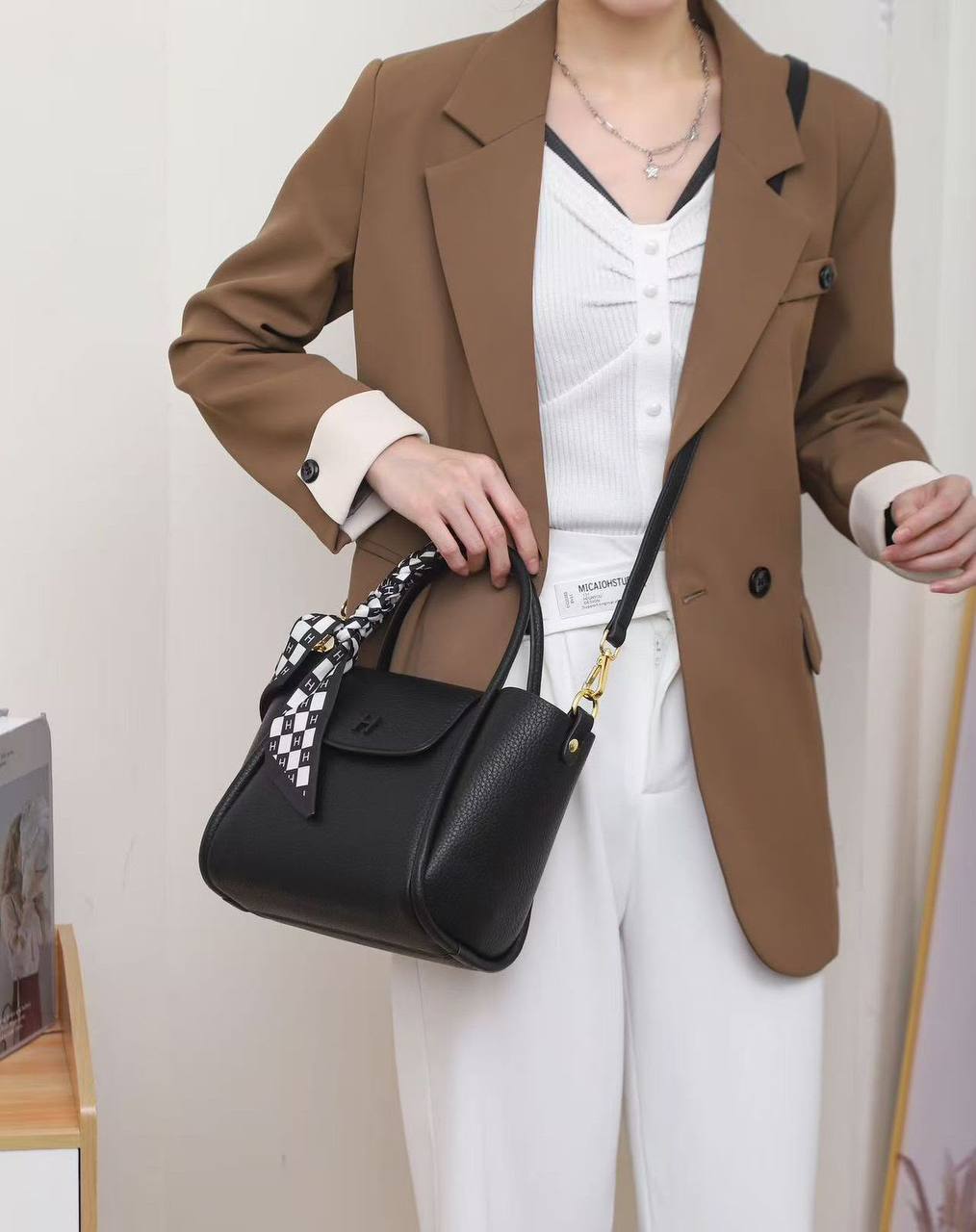 Hermes 
120 dhs💓
Size 24cm 🌹👈🤩

Zain161
♥️♥️♥️