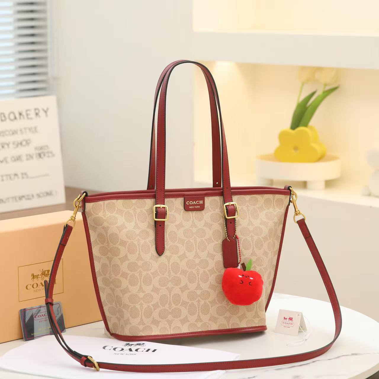 Coach bag 
Size:28cm

With Box 📦 
🎁🎁🎁

90 dhs🌺

Zain56
♥️♥️♥️