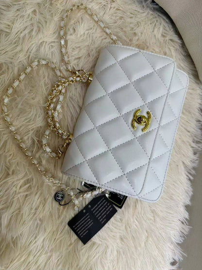 Chanel 
90 dhs✅
with box
size 20×5×14

Zain42
♥️♥️♥️