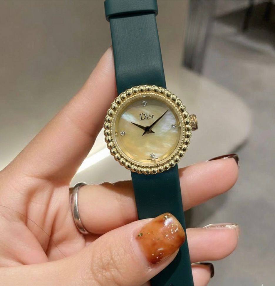 Dior
 Watch For Ladies 
Good Quality 
250 dhs❤️

Zain59
♥️♥️♥️