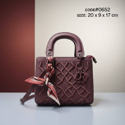 CHRISTIAN LADY DIOR
ᴄᴀɴᴠᴀs ᴏʙʟɪǫᴜᴇ ᴍᴀᴛᴇʀɪᴀʟ
ᴀɴᴅ ʟᴇᴀᴛʜᴇʀ ᴍᴀᴛᴇʀɪᴀʟ
ɢᴏʟᴅ ʜᴀʀᴅᴡᴀʀᴇ
sɪᴢᴇ: 20 cm

75 dhs🌺

Zain31
♥️♥️♥️