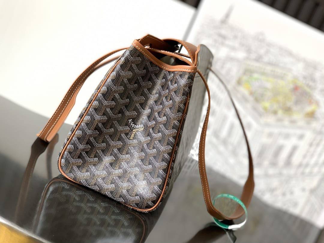 Goyard Rouette Souple Handbag✅*
*Size 31 cm*
For Price 👇 WhatsApp✅
0568585901 
0507557372
0552275751 Owner Zain 👌

Zain274
♥️♥️♥️