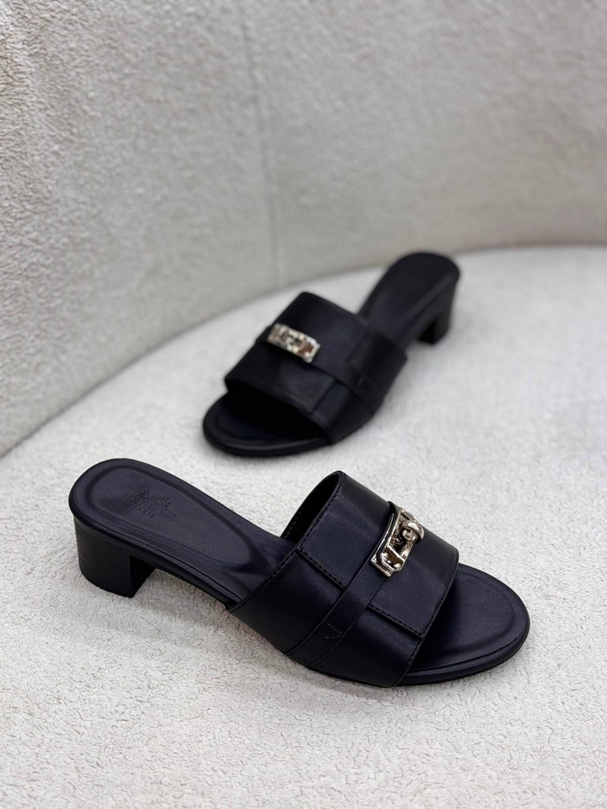 Hermes 
110 dhs✅
Size 36-42

Zain55
♥️♥️♥️