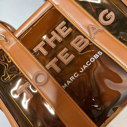 MARC JACOBS
 THE TOTE BAG  
GOOD QUALITY
110 dhs✅

Zain17
♥️♥️♥️