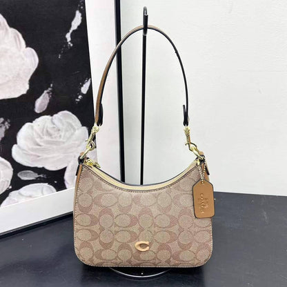Coach 

65 dhs✅

Zain232
♥️♥️♥️