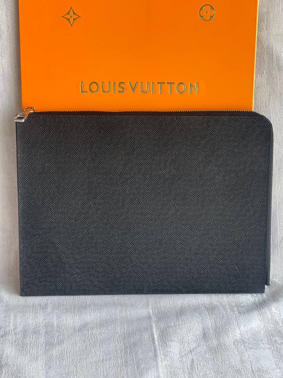 LV
*File bag*
*Master quality*
350 dhs💓

Zain179
♥️♥️♥️