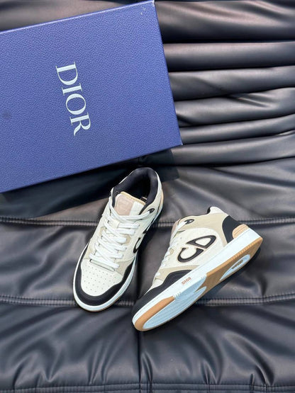 DIORE SHOES For MENS

GOOD QUALITY 

90 dhs✅

Size 40-44

Zain40
♥️♥️♥️