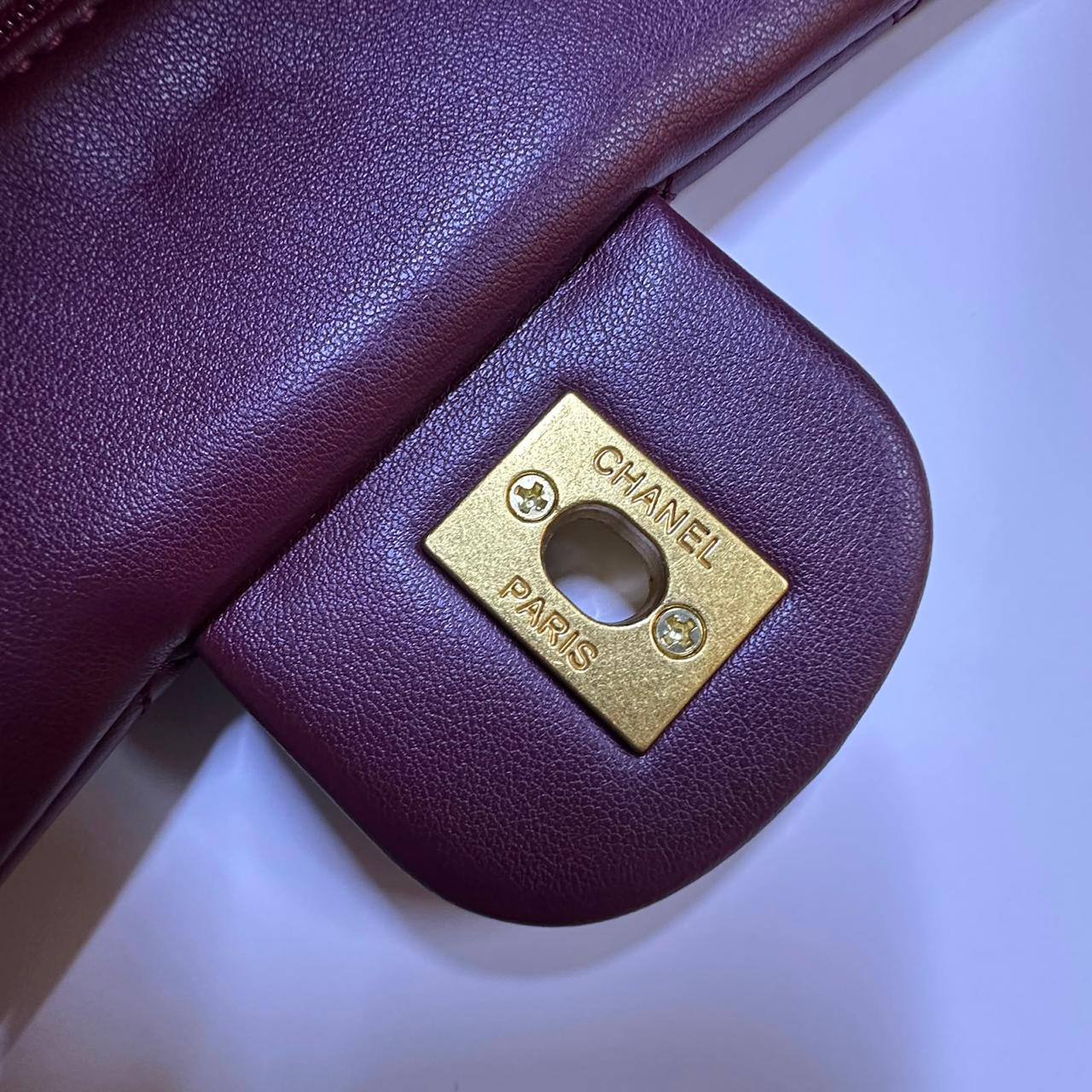 CHANEL NEW CAME HIGH QUALITY WITH FOLDING BOX 
130 dhs🇦🇪🇦🇪

Zain295
♥️♥️♥️