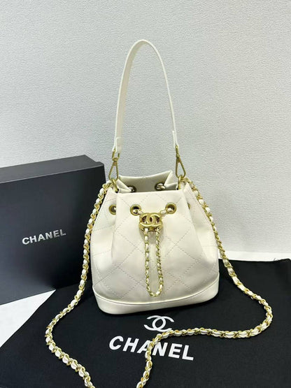 Chanel
with box
110 dhs🇦🇪🇦🇪

Zain143
♥️♥️♥️