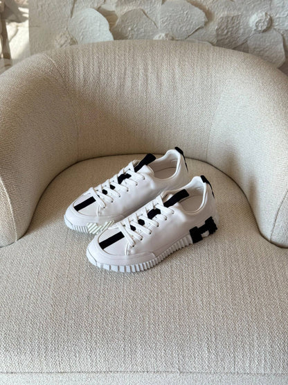 Hermes sneaker

Vip Quality

Size: 40 to 47
500 dhs🇦🇪🇦🇪

Zain185
♥️♥️♥️