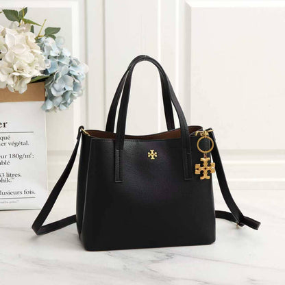 TORY BURCH 
90 dhs✅
24cm

Zain72
♥️♥️♥️
