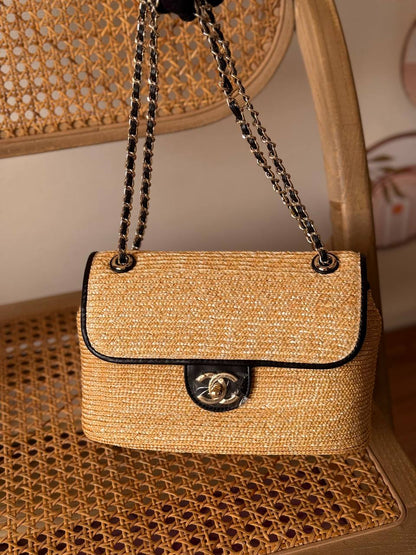 New Collection✨✨✨
CHANEL
23cm
350 dhs🇦🇪🇦🇪
*MASTER QUALITY*
With box🎁

Zain167
♥️♥️♥️