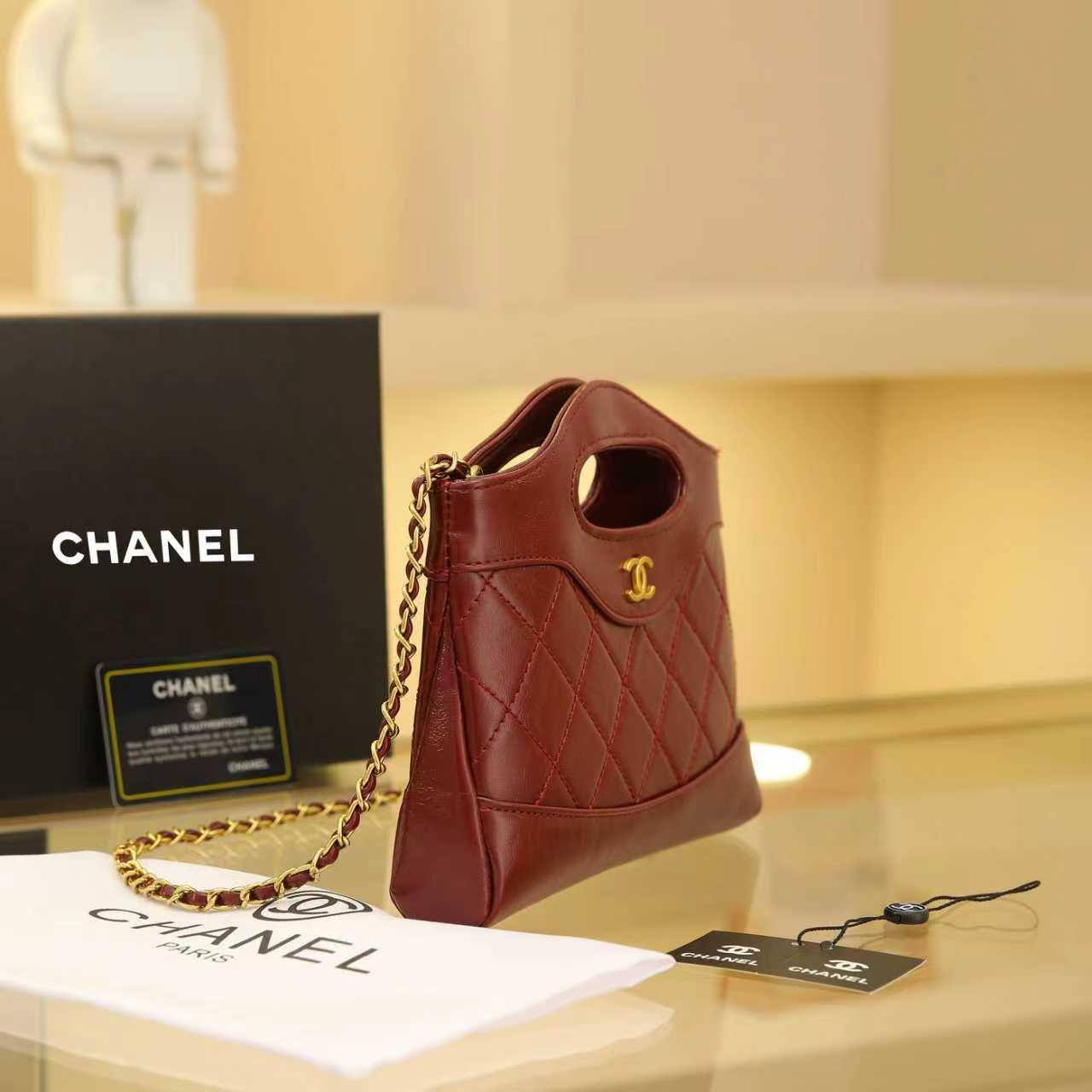 ❤️ Chanel Nano
1⃣️ First quality +🎁
Size: 21 * 18 * 4 cm
95 dhs✅
with box🎁

Zain115
♥️♥️♥️