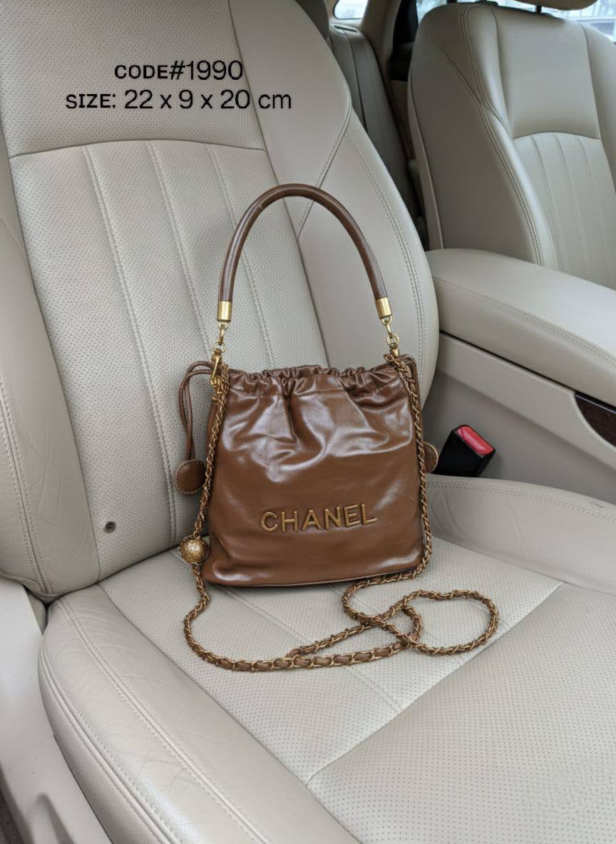 Chanel 22 ᴍɪɴɪ ʜᴀɴᴅ
ʙᴜᴄᴋᴇᴛ sʜᴏᴜʟᴅᴇʀ ᴄʀᴏssʙᴀɢ
ɢʟᴏssʏ ʟᴇᴀᴛʜᴇʀ ᴍᴀᴛᴇʀɪᴀʟ
ᴛᴡɪsᴛ ʟᴏᴄᴋ ᴡ/ ʟᴏɴɢ ᴄʜᴀɪɴ sᴛʀᴀᴘ
sɪᴢᴇ: 22 ᴄm

70 dhs🪙🌨️

Zain31
♥️♥️♥️