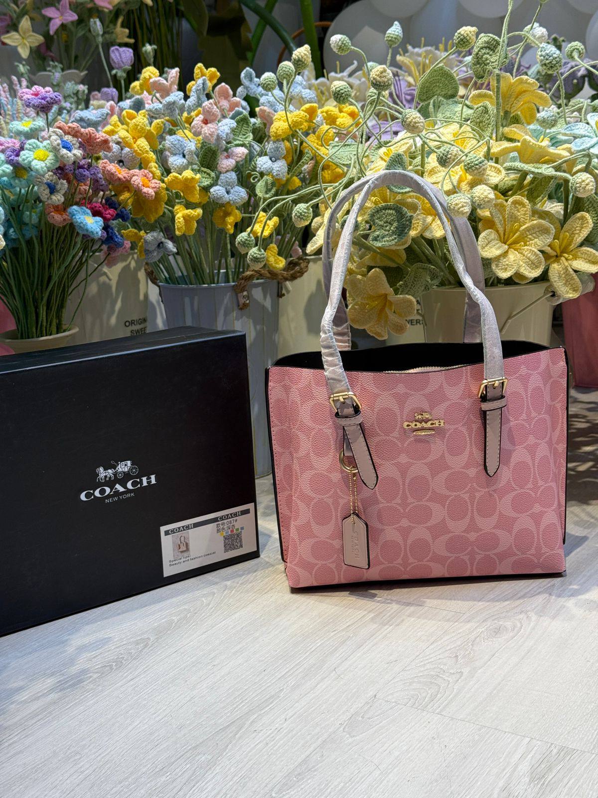 Coach Mollie 
Tote 25 bags
105 dhs❣️ 

with BOX
🎁🎁🎁

Zain44
♥️♥️♥️