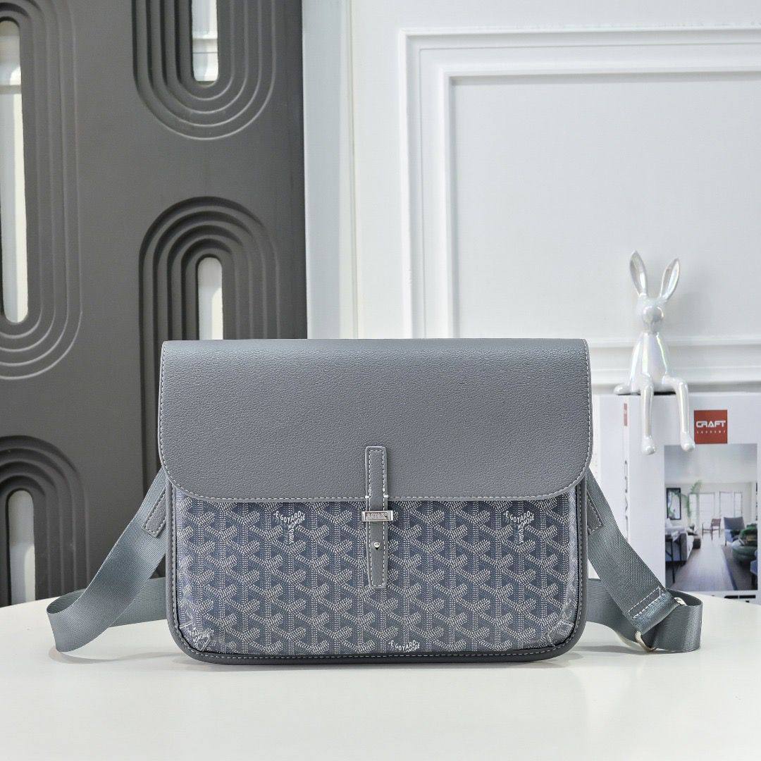 Goyard

With box
🎁🎁🎁

 size：32×4×25  
115 dhs❤️

Zain114
♥️♥️♥️
